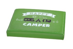Sitzpolster „Happy Camper“ für Getränkekisten, grün, 34x44cm, von Gilde 7