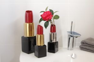 stilvolle Vase aus Keramik - Design Lippenstift - in rot, goldfarben, schwarz, von Gilde, Höhe 20cm 2